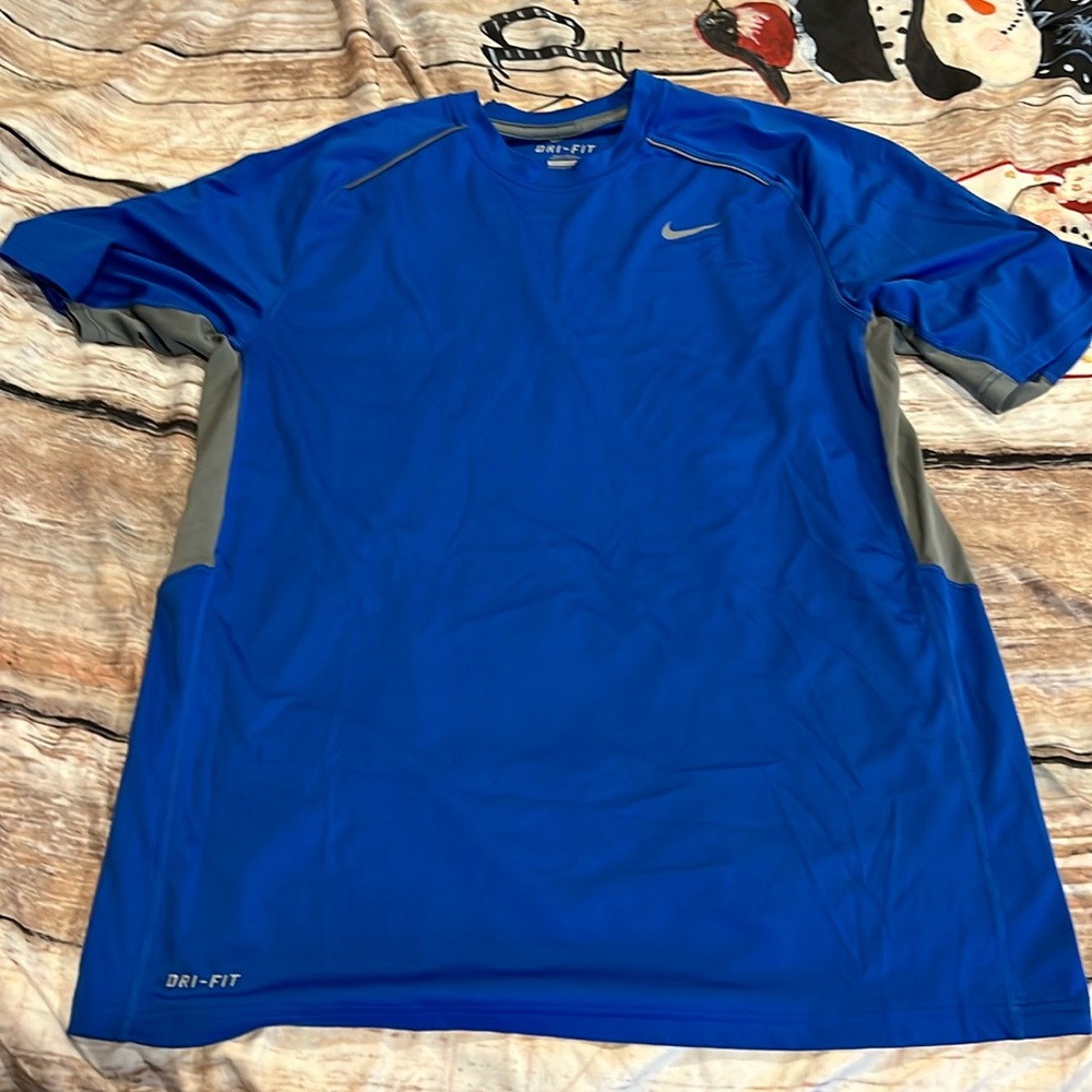 Men’s Nike Dri-Fit T-Shirt, SZ: Large, NICE!